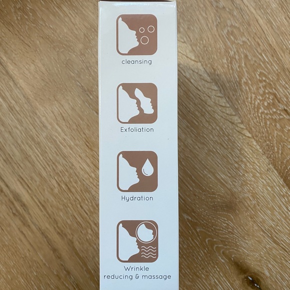 CLEANSING BRUSH - Picture 2 of 4